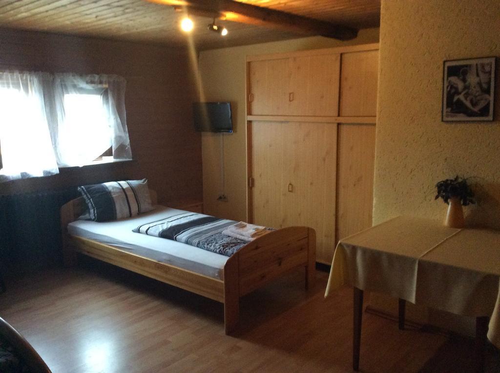 Hotel Drei Koenige Neckarbischofsheim Bilik gambar