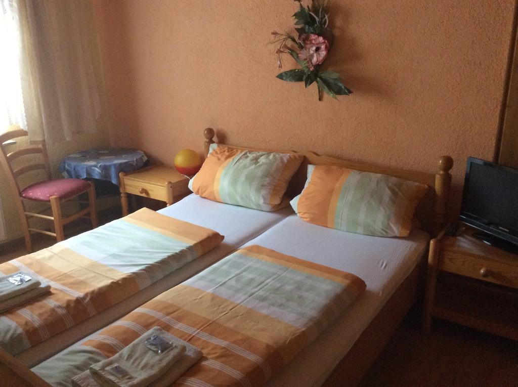 Hotel Drei Koenige Neckarbischofsheim Bilik gambar