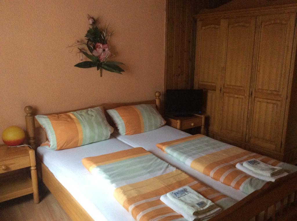 Hotel Drei Koenige Neckarbischofsheim Bilik gambar