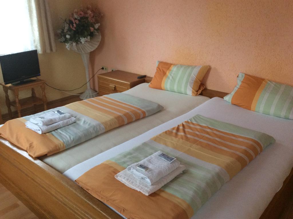 Hotel Drei Koenige Neckarbischofsheim Bilik gambar